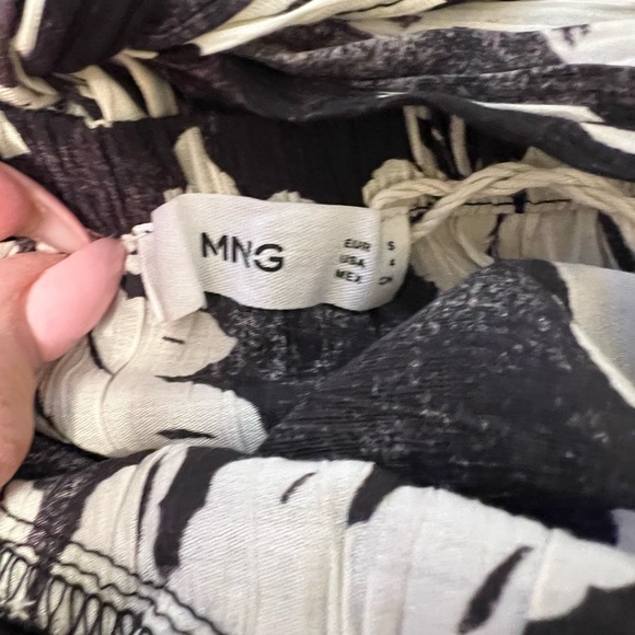 Mango black/ivory puff sleeve open back floral top - Picture 10 of 11